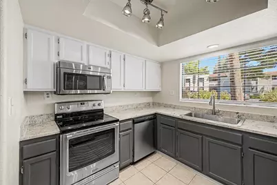 6885 E Cochise Road #Apt 142, Paradise Valley, AZ 85253 - Photo 6