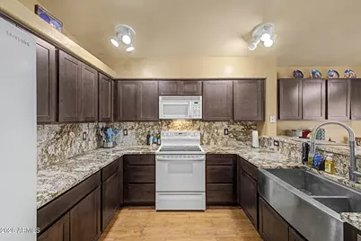 9051 W Raven Drive, Arizona City, AZ 85123 - Photo 8