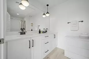 7300 E Earll Dr, Scottsdale, AZ 85251 - Photo 24