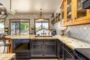 21909 W Beacon Ln, Wittmann, AZ 85361 - Photo 8