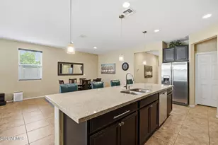 2522 E Fawn Dr, Phoenix, AZ 85042 - Photo 10