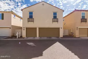 957 S Wallrade Ln, Gilbert, AZ 85296 - Photo 4