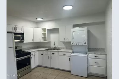 2525 N 52nd Street #Apt 6, Phoenix, AZ 85008 - Photo 2