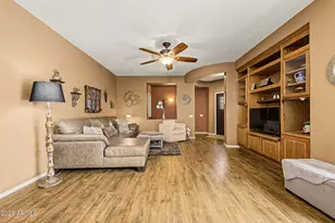 923 E Waterview Pl, Chandler, AZ 85249 - Photo 2