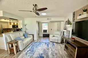 9734 W Kerry Ln, Peoria, AZ 85382 - Photo 2