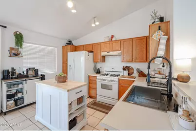 11301 W Golden Lane, Peoria, AZ 85345 - Photo 8