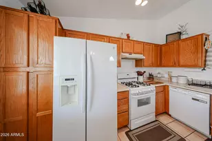 11301 W Golden Ln, Peoria, AZ 85345 - Photo 10