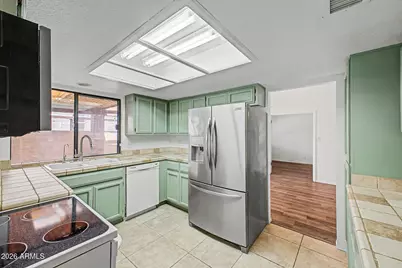2518 E Shaw Butte Drive, Phoenix, AZ 85028 - Photo 6