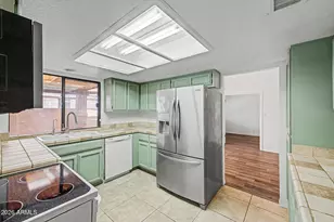 2518 E Shaw Butte Dr, Phoenix, AZ 85028 - Photo 6