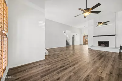 2518 E Shaw Butte Drive, Phoenix, AZ 85028 - Photo 2
