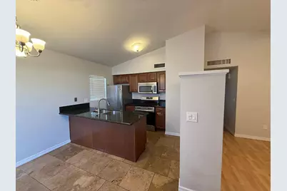 2527 S Maple Avenue #102, Tempe, AZ 85282 - Photo 2