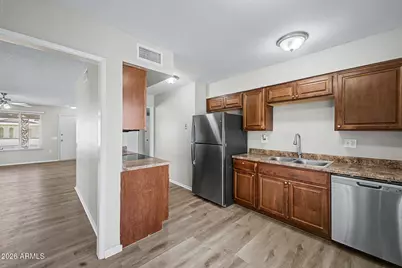10025 W Coggins Drive, Sun City, AZ 85351 - Photo 12