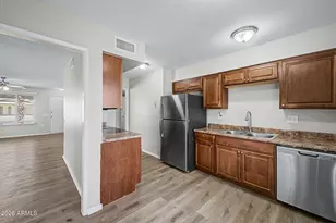 10025 W Coggins Dr, Sun City, AZ 85351 - Photo 12