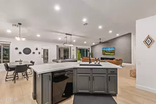 548 W Michelle Dr, Phoenix, AZ 85023 - Photo 10