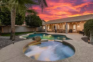 548 W Michelle Dr, Phoenix, AZ 85023 - Photo 2