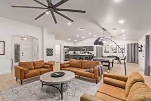 548 W Michelle Dr, Phoenix, AZ 85023 - Photo 4
