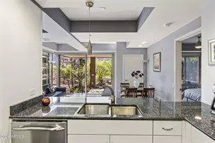 7161 E Rancho Vista Dr, Scottsdale, AZ 85251 - Photo 10