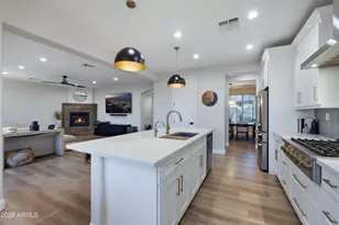 21821 N 38th Pl, Phoenix, AZ 85050 - Photo 4