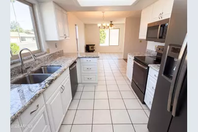 9207 W Kerry Lane, Peoria, AZ 85382 - Photo 2