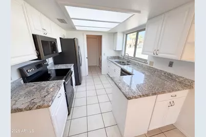 9207 W Kerry Lane, Peoria, AZ 85382 - Photo 10