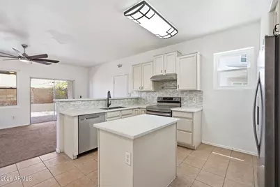 7245 S 41st Drive, Phoenix, AZ 85041 - Photo 10