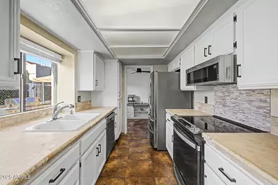 916 E Bluefield Avenue, Phoenix, AZ 85022 - Photo 10