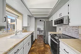 916 E Bluefield Ave, Phoenix, AZ 85022 - Photo 10