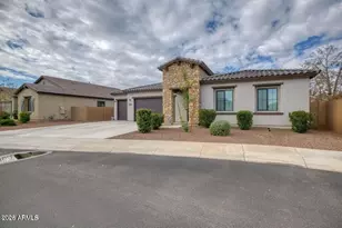 7434 N 80th Ln, Glendale, AZ 85303 - Photo 2