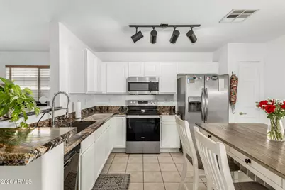 6929 S 11th Drive, Phoenix, AZ 85041 - Photo 16