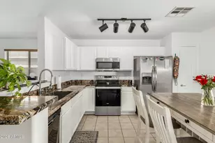 6929 S 11th Dr, Phoenix, AZ 85041 - Photo 16