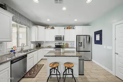 8864 W Cameron Drive, Peoria, AZ 85345 - Photo 6