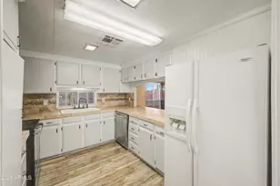 10701 N 99th Ave, Peoria, AZ 85345 - Photo 14