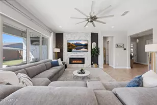 2831 E Robin Ln, Phoenix, AZ 85050 - Photo 10