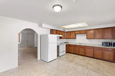 7422 W Turney Avenue, Phoenix, AZ 85033 - Photo 14