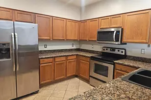 18515 W Caribbean Ln, Surprise, AZ 85388 - Photo 10