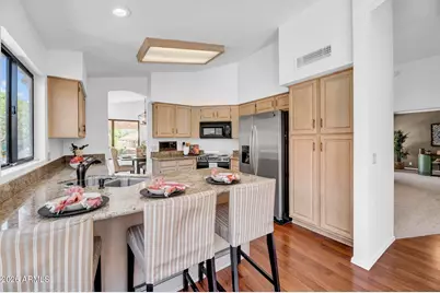 9411 W Kerry Lane, Peoria, AZ 85382 - Photo 6