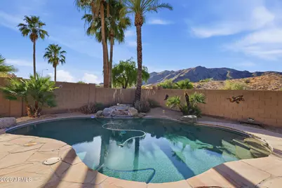 718 E Mountain Sage Drive, Phoenix, AZ 85048 - Photo 6