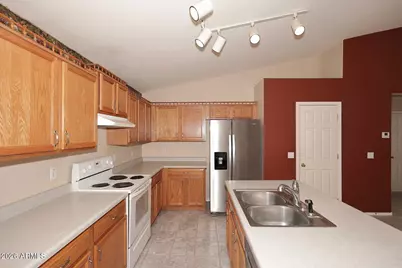 10945 W Loma Lane, Peoria, AZ 85345 - Photo 8