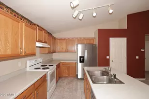10945 W Loma Ln, Peoria, AZ 85345 - Photo 8