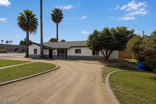 1147 E Flynn Ln, Phoenix, AZ 85014 - Photo 2