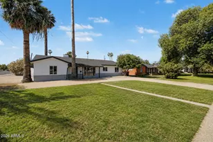 1147 E Flynn Ln, Phoenix, AZ 85014 - Photo 2