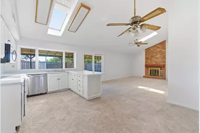 4047 W Sweetwater Avenue, Phoenix, AZ 85029 - Photo 2