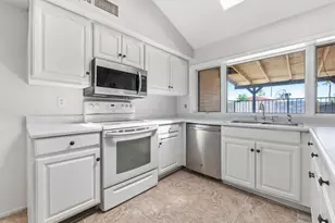 4047 W Sweetwater, Phoenix, AZ 85029 - Photo 2