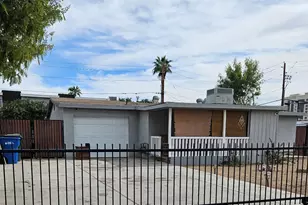 1205 N 43rd Pl, Phoenix, AZ 85008 - Photo 1