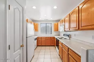 8746 W Lisbon Ln W, Peoria, AZ 85381 - Photo 4