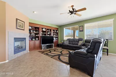 18391 W Port Royale Lane, Surprise, AZ 85388 - Photo 8