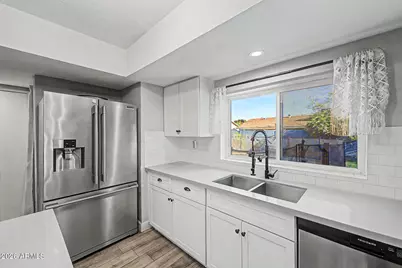 3907 W Paradise Drive, Phoenix, AZ 85029 - Photo 14