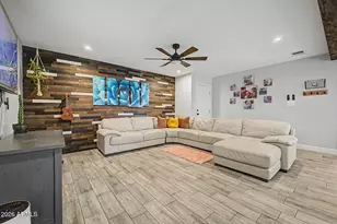 3907 W Paradise Dr, Phoenix, AZ 85029 - Photo 8