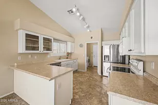 10852 W Harmony Ln, Peoria, AZ 85373 - Photo 10