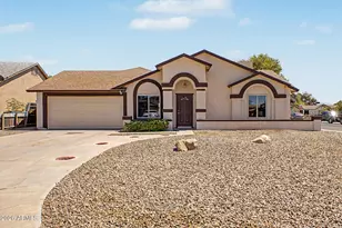 6937 W Sheila Ln, Phoenix, AZ 85033 - Photo 2